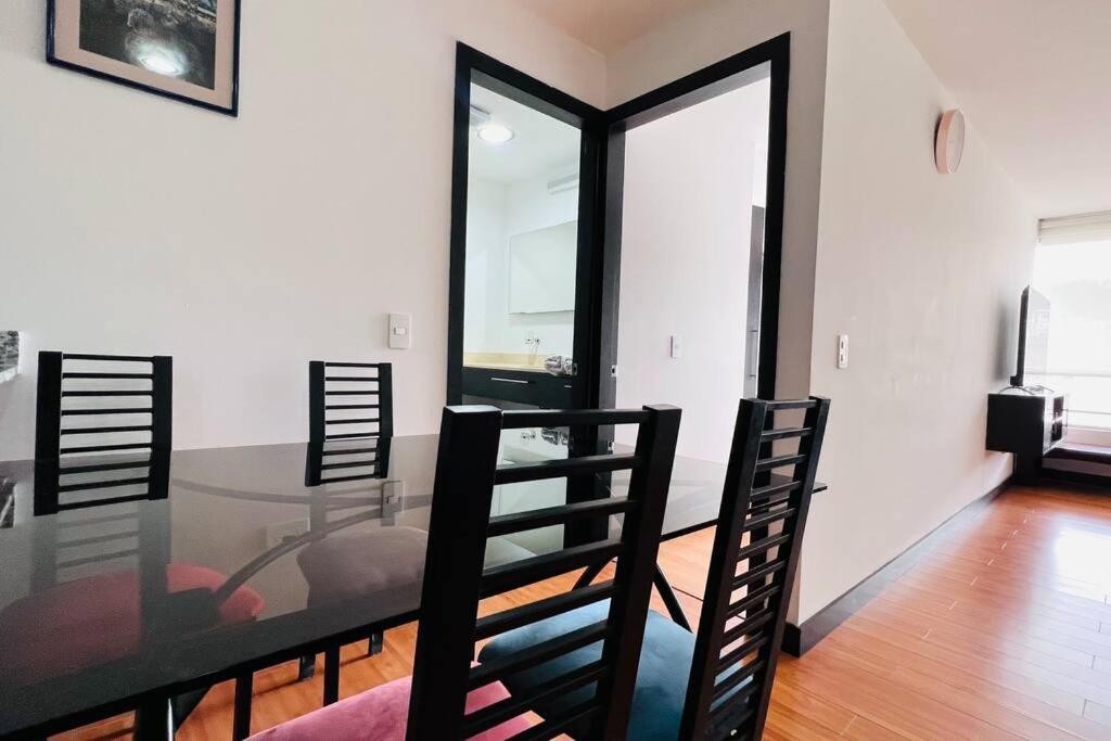 De 1 Dormitorio, 2 Sofa Cama, Wiffi, 3 Personas, Junto Sheraton Piscina Gym * Quito