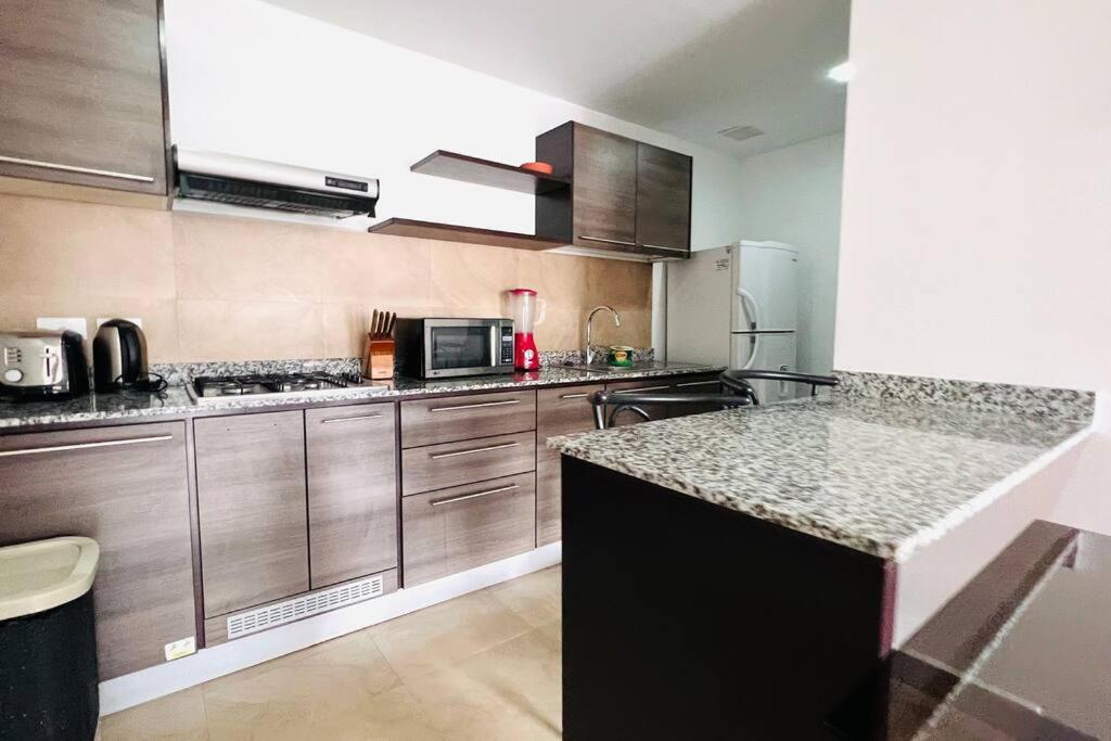 De 1 Dormitorio, 2 Sofa Cama, Wiffi, 3 Personas, Junto Sheraton Piscina Gym Apartment Quito