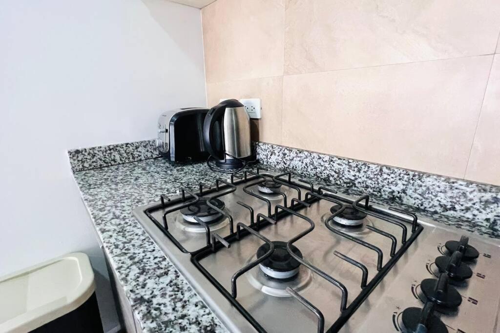 De 1 Dormitorio, 2 Sofa Cama, Wiffi, 3 Personas, Junto Sheraton Piscina Gym Quito
