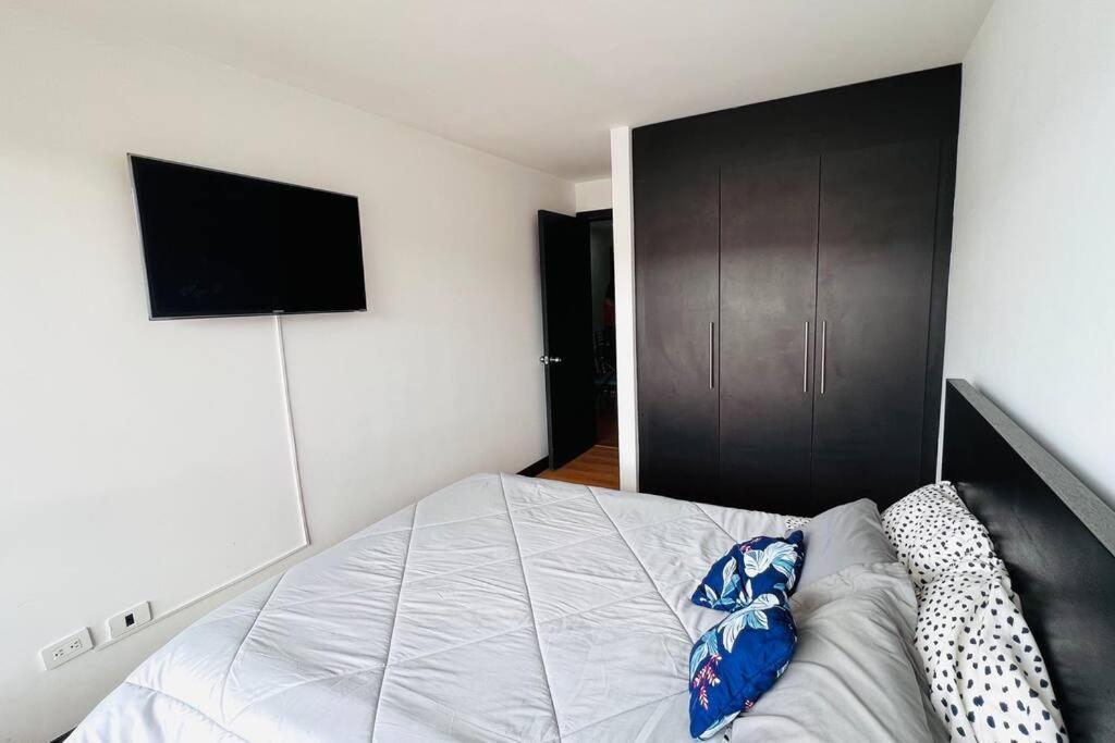 Apartment De 1 Dormitorio, 2 Sofa Cama, Wiffi, 3 Personas, Junto Sheraton Piscina Gym Quito