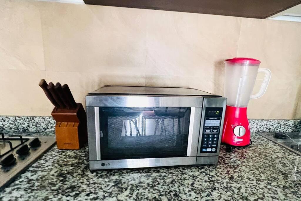 De 1 Dormitorio, 2 Sofa Cama, Wiffi, 3 Personas, Junto Sheraton Piscina Gym * Quito